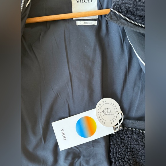 Vuori Lou Full Zip Jacket in Black Sherpa - Picture 5 of 5